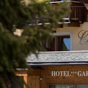 Champagne Hotel