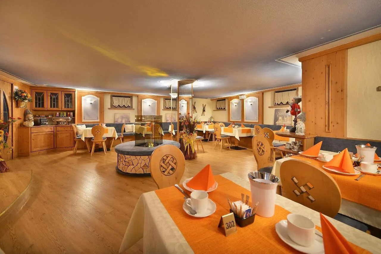 Hotel Piccolo Mondo ليفينو